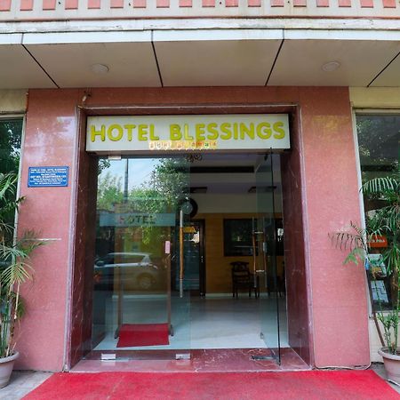 Hotel Blessings On Road Near New Delhi Railway Station Renovated 2025 May Paharganj Exterior photo