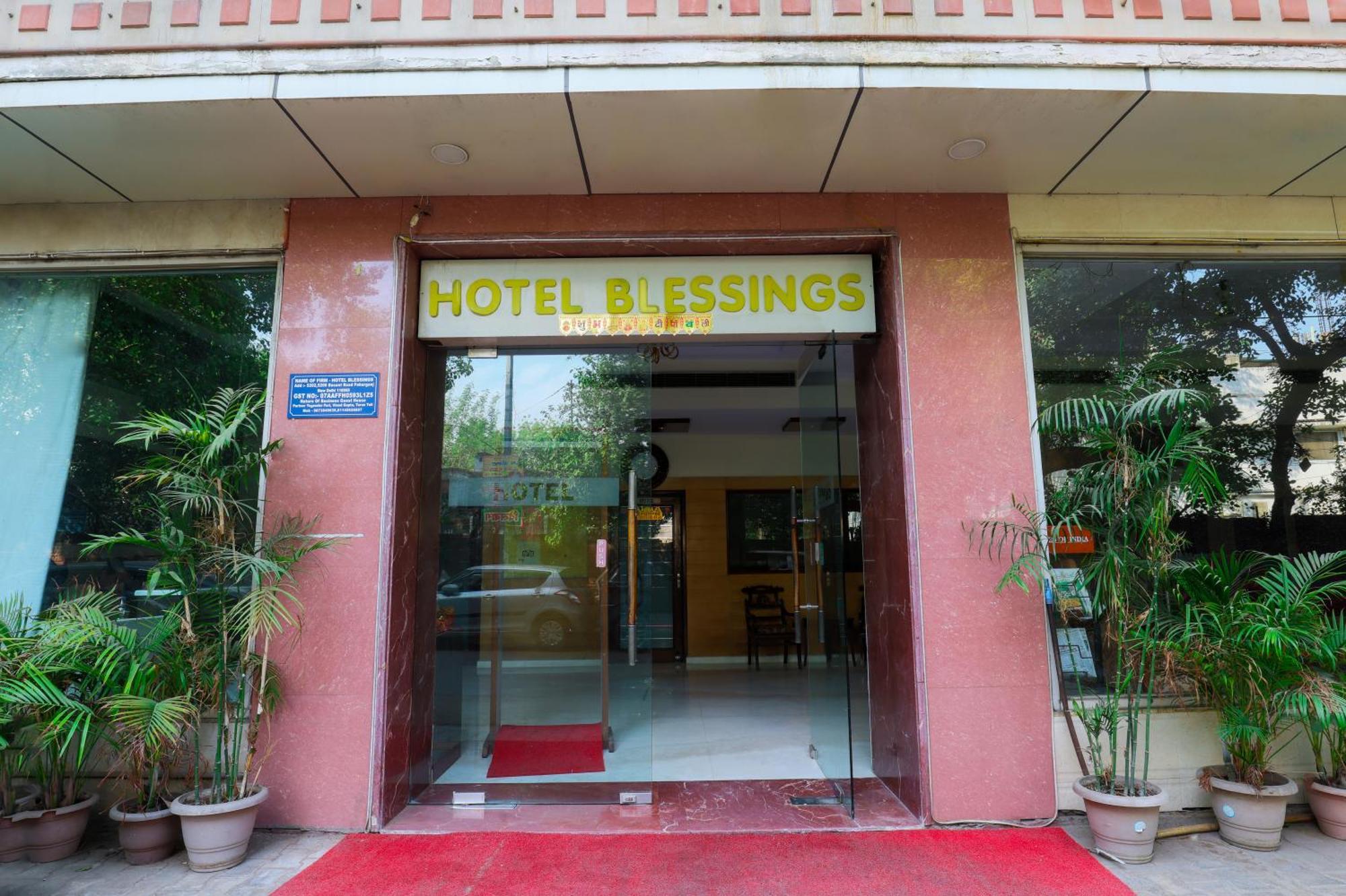 Hotel Blessings On Road Near New Delhi Railway Station Renovated 2025 May Paharganj Exterior photo