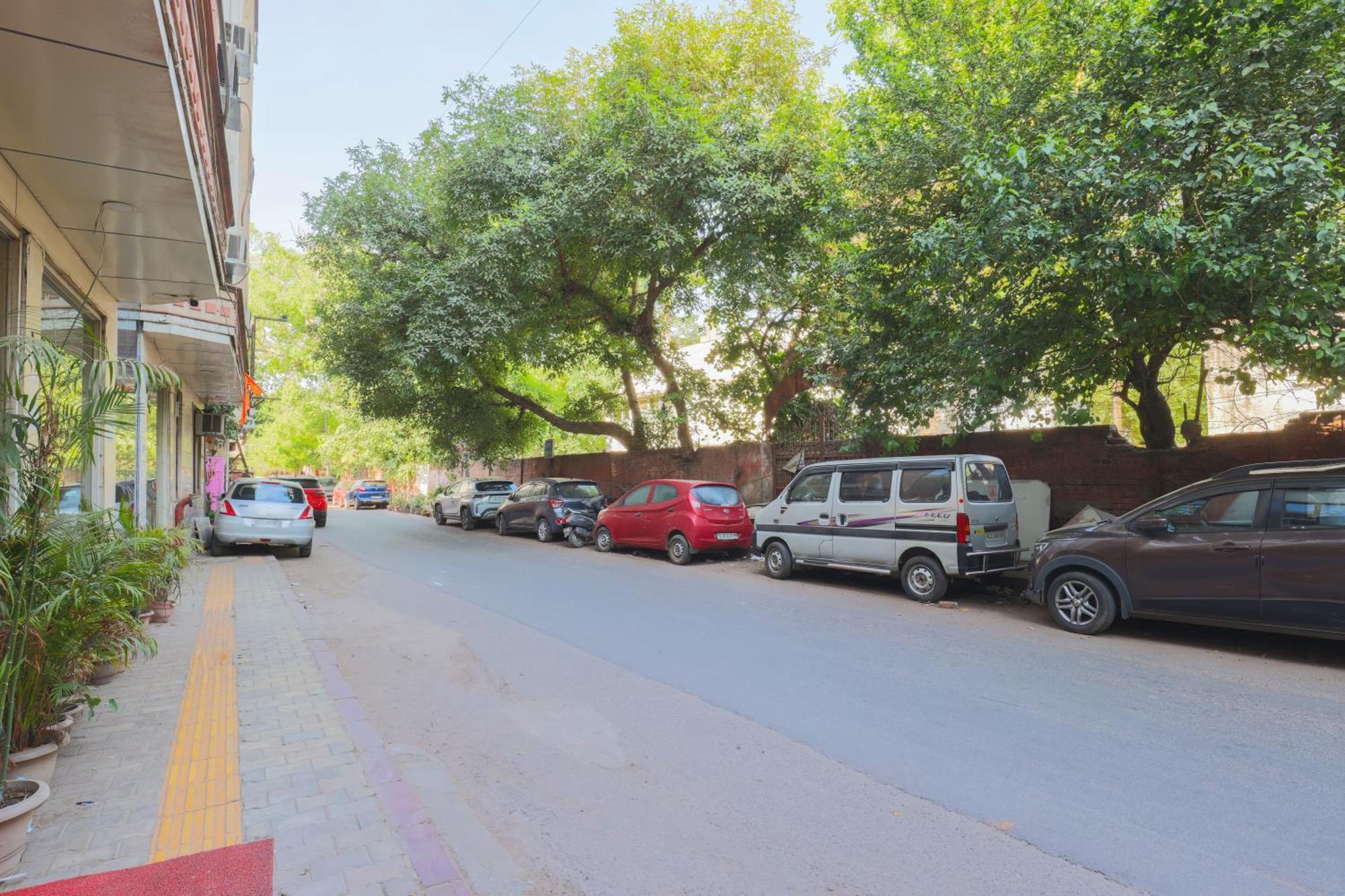 Hotel Blessings On Road Near New Delhi Railway Station Renovated 2025 May Paharganj Exterior photo