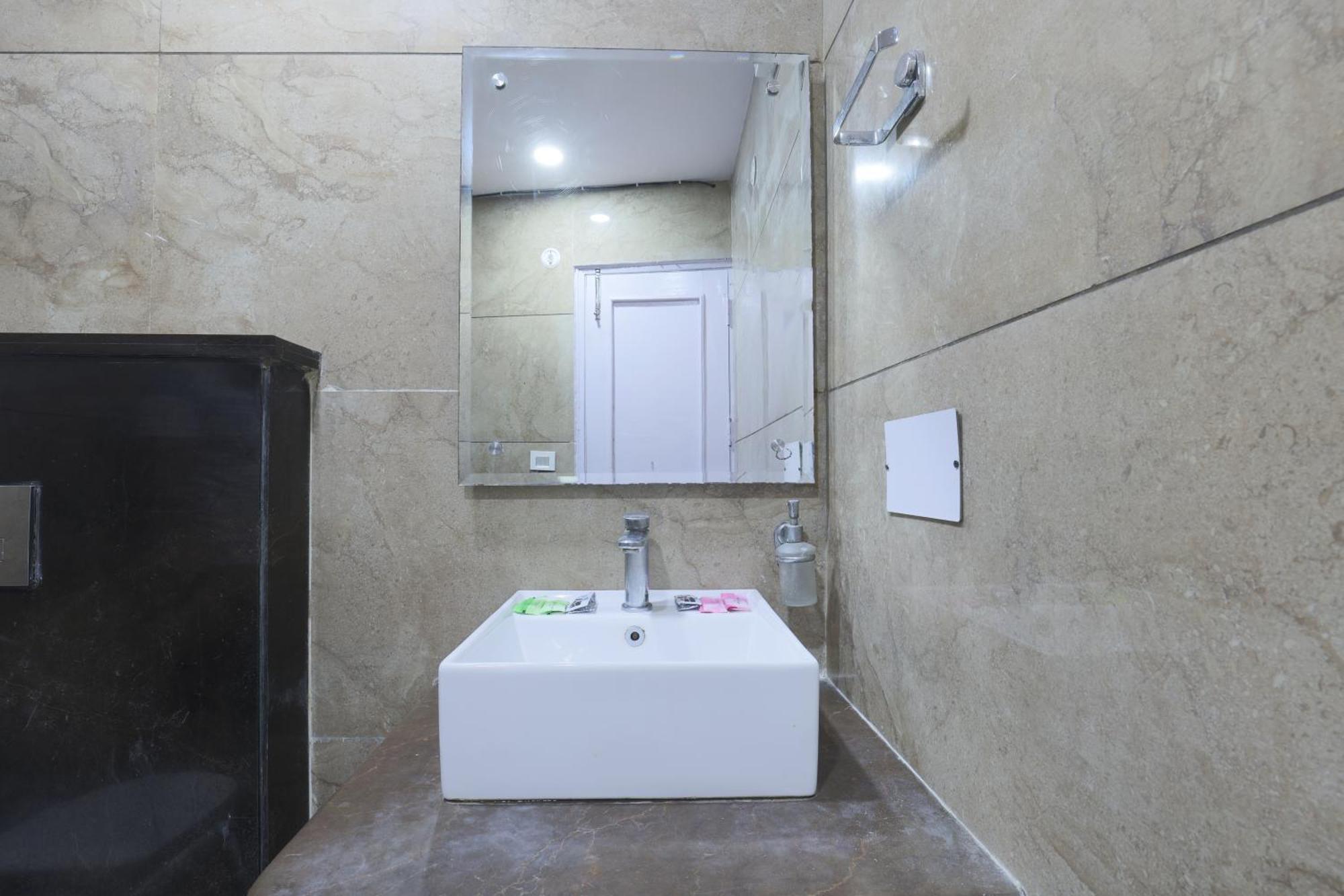 Hotel Blessings On Road Near New Delhi Railway Station Renovated 2025 May Paharganj Exterior photo